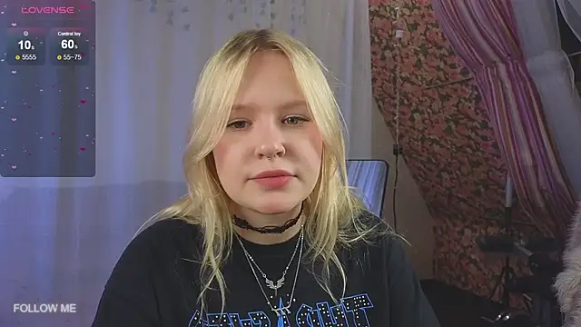 Mila wxw online show from December 19, 1:40 pm