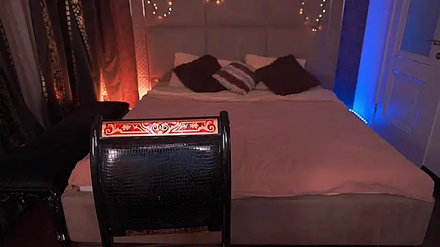 Snapshot of AmiraGoldd chatting on May 18, 8:25 pm AmiraGoldd online show from May 18, 8:25 pm