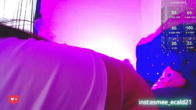 Snapshot of EsmeCaldwel chatting on November 12, 7:03 pm EsmeCaldwel online show from November 12, 7:03 pm