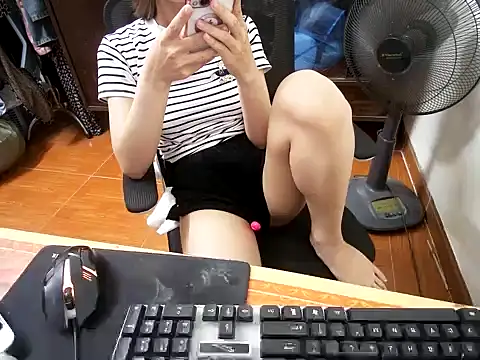 Snapshot of ---Lusi03--- chatting on April 16, 3:46 pm ---Lusi03--- online show from April 16, 3:46 pm