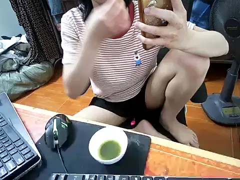Snapshot of ---Lusi03--- chatting on April 26, 3:53 pm ---Lusi03--- online show from April 26, 3:53 pm