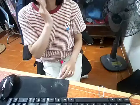 Snapshot of ---Lusi03--- chatting on May 4, 11:01 pm ---Lusi03--- online show from May 4, 11:01 pm