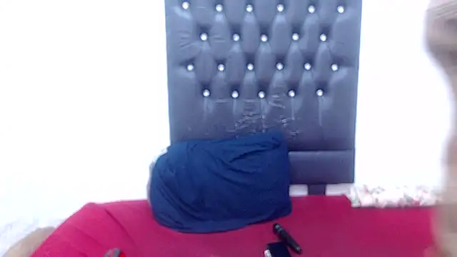 AUGUSTBLOOMxx online show from February 18, 11:39 am