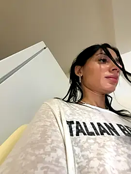 Snapshot of VickyM99 chatting on November 4, 3:22 pm VickyM99 online show from November 4, 3:22 pm