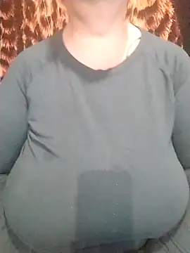 MyHoneyKira online show from November 10, 7:40 am