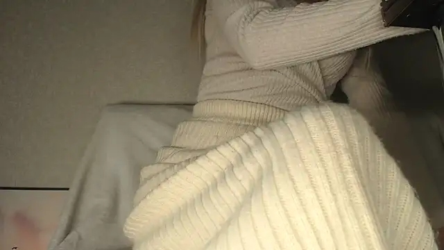 Snapshot of charm__me chatting on February 13, 9:55 pm charm me online show from February 13, 9:55 pm