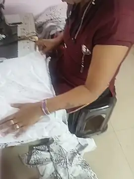 Snapshot of Lailamajnu1996 chatting on January 12, 5:34 am Lailamajnu1996 online show from January 12, 5:34 am