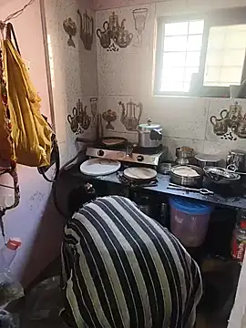 Snapshot of Lailamajnu1996 chatting on February 13, 4:41 am Lailamajnu1996 online show from February 13, 4:41 am