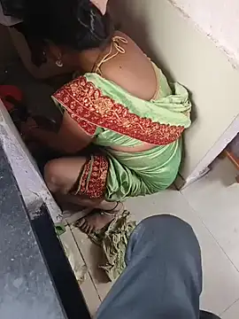 Snapshot of Lailamajnu1996 chatting on February 15, 11:52 am Lailamajnu1996 online show from February 15, 11:52 am