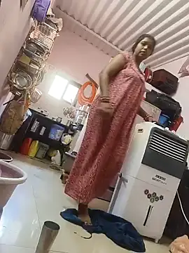 Snapshot of Lailamajnu1996 chatting on February 22, 4:46 am Lailamajnu1996 online show from February 22, 4:46 am