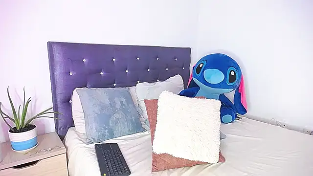 BryanaSmiths online show from December 17, 2:50 am