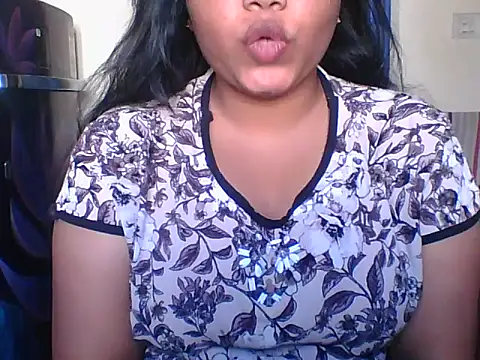 Snapshot of Mathi_cam chatting on January 13, 5:24 am Mathi cam online show from January 13, 5:24 am