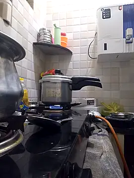 Snapshot of Mathi_cam chatting on February 1, 1:20 pm Mathi cam online show from February 1, 1:20 pm