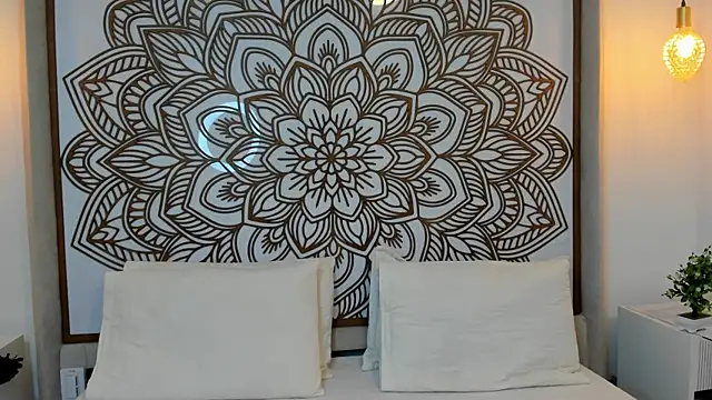 Lilith Aliany  online show from November 5, 1:00 pm