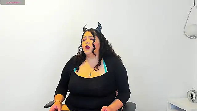 Lilith Aliany  online show from December 3, 1:09 pm