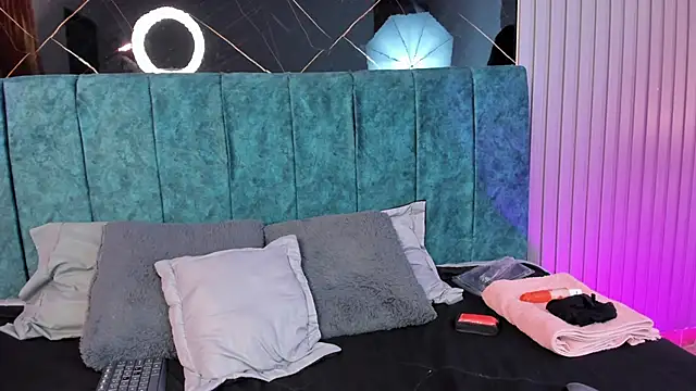 Bella Riverss online show from November 22, 3:33 pm