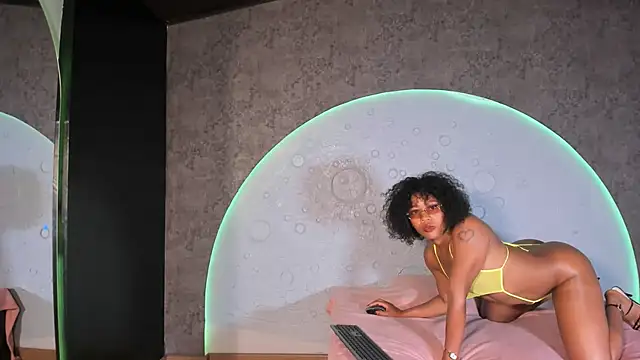 Shanelsmith online show from February 19, 10:17 pm