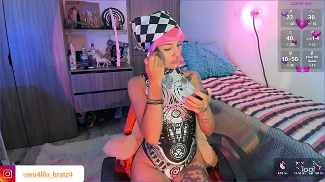 Lila bratzz online show from April 14, 1:11 am