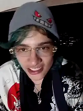 Snapshot of StripDarkPhonk chatting on November 9, 2:32 am StripDarkPhonk online show from November 9, 2:32 am