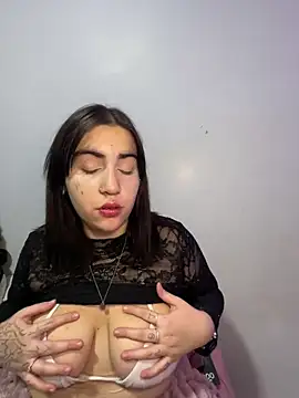 Snapshot of lele_inocente chatting on May 27, 3:14 am lele inocente online show from May 27, 3:14 am