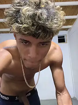 Snapshot of meliodas_23cm chatting on February 8, 4:49 am meliodas 23cm online show from February 8, 4:49 am