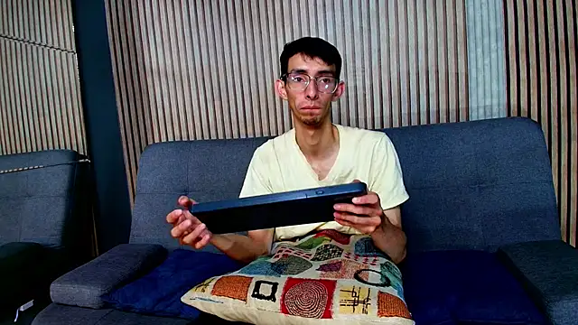 ZyroNight online show from December 4, 9:45 pm