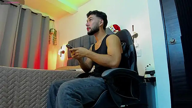 noah corvelle online show from December 23, 1:58 am