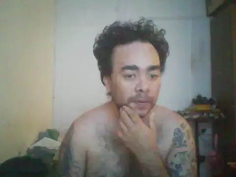 Snapshot of GuilleHotsexy chatting on November 4, 1:59 am GuilleHotsexy online show from November 4, 1:59 am