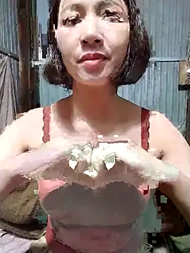 Snapshot of Niramiu chatting on November 4, 4:44 am Niramiu online show from November 4, 4:44 am