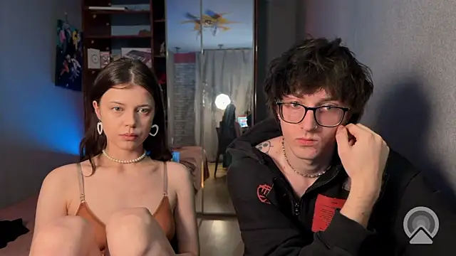 Snapshot of t_files_x chatting on February 6, 4:43 pm t files x online show from February 6, 4:43 pm