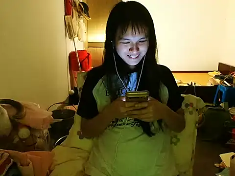 Snapshot of RebelAura chatting on July 31, 7:24 pm RebelAura online show from July 31, 7:24 pm