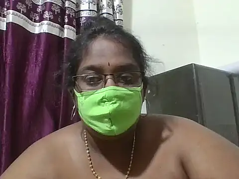 Snapshot of hootypriya chatting on April 30, 8:57 pm hootypriya online show from April 30, 8:57 pm