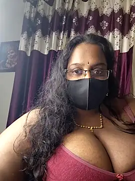 Snapshot of hootypriya chatting on June 9, 5:35 pm hootypriya online show from June 9, 5:35 pm