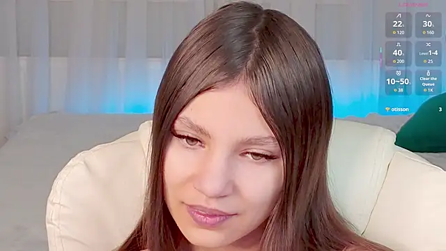 Little  Lunaa online show from December 18, 10:43 am