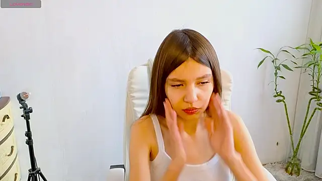 Little  Lunaa online show from February 11, 10:09 am