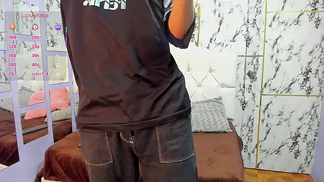 Snapshot of Elian_Julian chatting on November 6, 12:33 am Elian Julian online show from November 6, 12:33 am