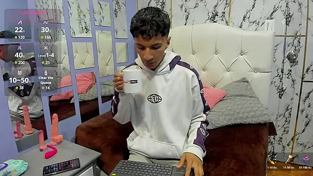 Snapshot of Elian_Julian chatting on November 7, 12:54 am Elian Julian online show from November 7, 12:54 am