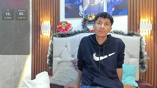 Snapshot of Elian_Julian chatting on November 19, 7:58 pm Elian Julian online show from November 19, 7:58 pm