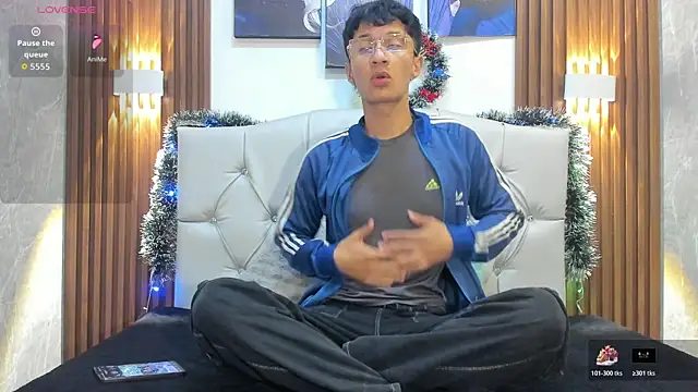 Snapshot of Elian_Julian chatting on November 22, 1:37 am Elian Julian online show from November 22, 1:37 am