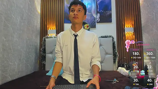 Snapshot of Elian_Julian chatting on November 24, 9:58 pm Elian Julian online show from November 24, 9:58 pm