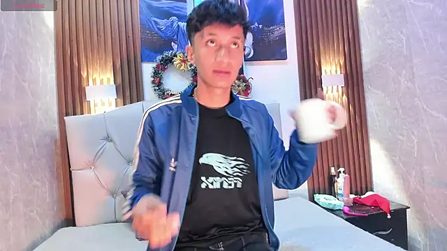 Snapshot of Elian_Julian chatting on December 3, 11:14 pm Elian Julian online show from December 3, 11:14 pm