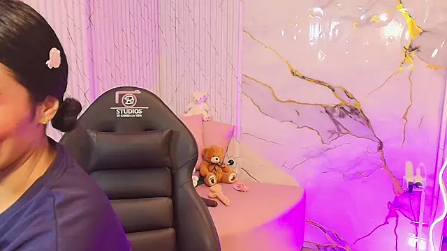 PEACHY TAY online show from May 7, 11:37 am