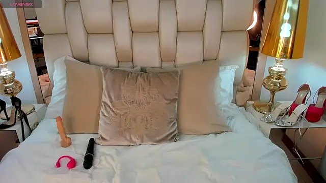 Bella  carther online show from April 15, 1:07 pm