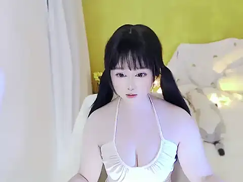 Snapshot of Nina37 chatting on November 9, 8:29 pm Nina37 online show from November 9, 8:29 pm