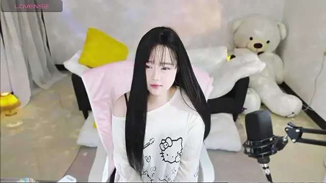 Snapshot of Nina37 chatting on January 9, 6:05 am Nina37 online show from January 9, 6:05 am