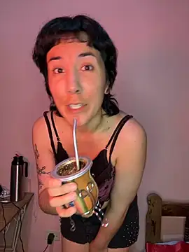 Snapshot of millielatina chatting on November 10, 9:03 pm millielatina online show from November 10, 9:03 pm