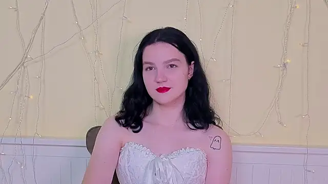 LatinaHuguenin online show from November 16, 7:25 am