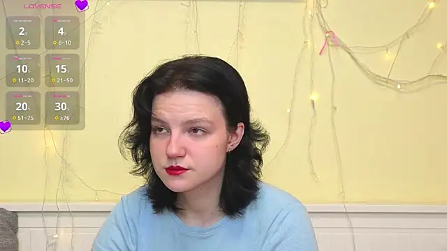 LatinaHuguenin online show from December 18, 7:03 am