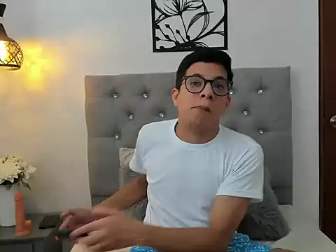 LucaDave 1 online show from November 7, 7:36 pm