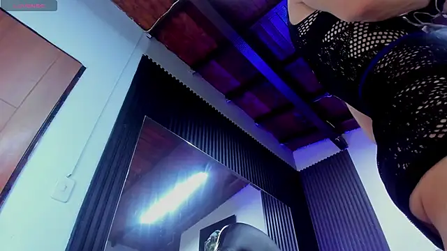 Caitlyn-Joness  online show from March 31, 7:58 pm